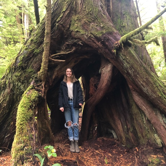 Meet your Posher, Hallie - Picture 1 of 1